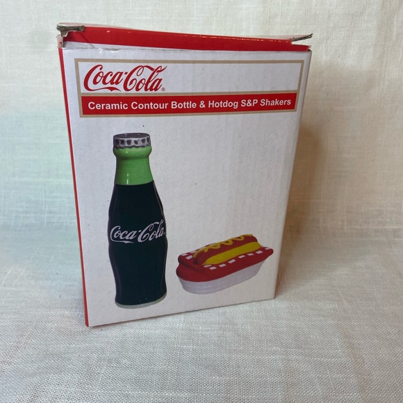 Vintage COCA COLA DANCING BEAR Burger King Toy 1999 & Ceramic S&P Shakers - Picture 5 of 8